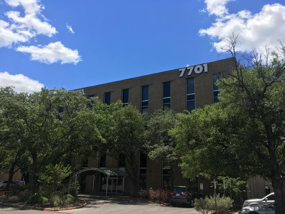 LAMAR TOWERS 7701 N Lamar Blvd, Austin, TX 78752 OFFERING SUMMARY Available SF: Lease Rate: LOCATION OVERVIEW 1,500-54,560 RSF $13.00 SF/yr (NNN)($8.50 Opex) Lot Size: 1.