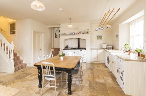 AMENITIES The Cotswolds are renowned for country pursuits and there are many enjoyable walks in the area together with an extensive network of footpaths and