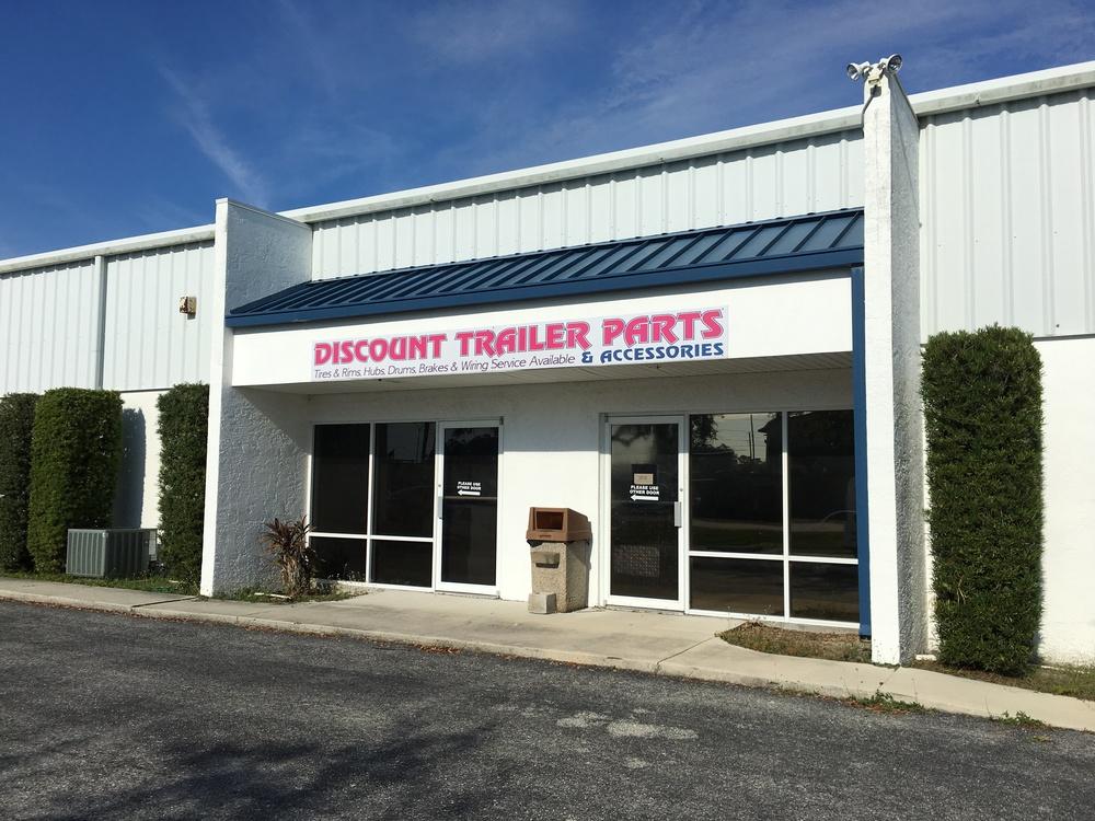EXECUTIVE SUMMARY/ / OFFERING SUMMARY Sale Price: $377,400 Year Built: 1998 Building Size: 4,500 SF Zoning: Industrial General (IG) Market: North Port, Port Charlotte Price / SF: $83.