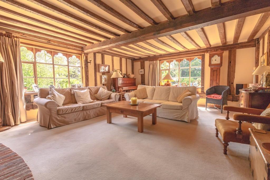 The Friary Snow Street Roydon Diss, Norfolk IP22 5SB A beautifully maintained and well appointed Listed family home set in around 2.3 acres (0.9ha) STS.