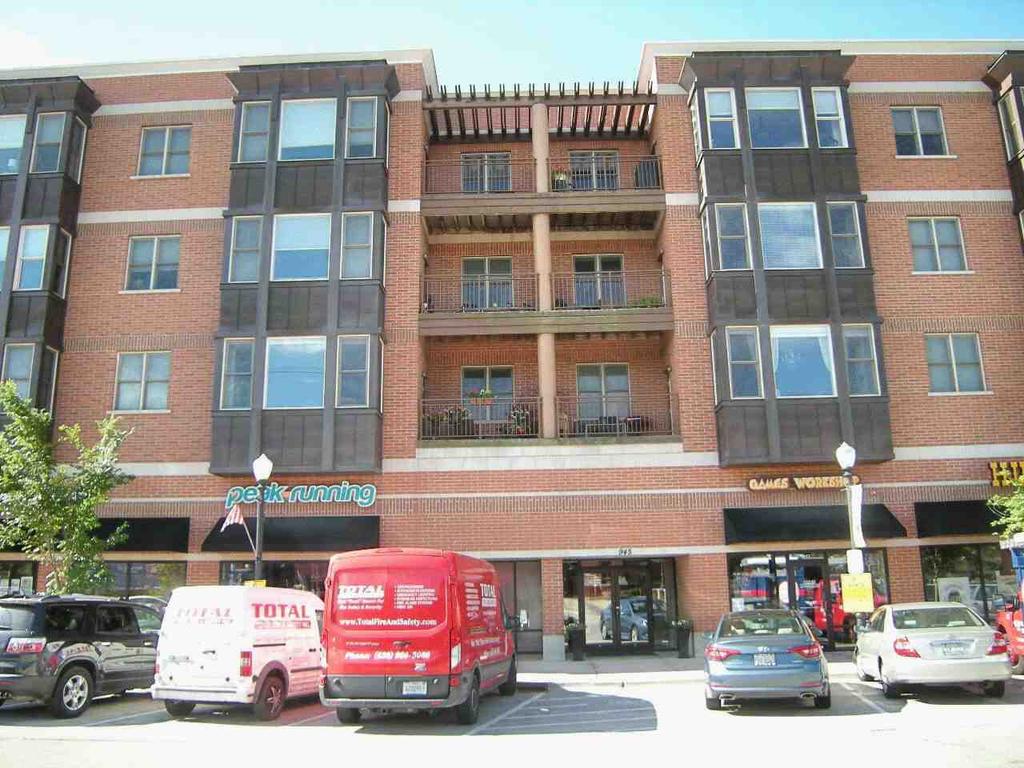 Comparable Photo Page Comparable 1 945 Burlington Ave Proximity 0.07 miles NW Sale Price 375,000 GLA 1,622 Total Rooms 5 Total Bedrms 2 Total Bathrms 2.