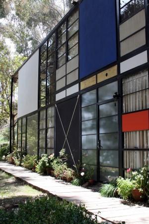 production lines following World War II The Eames house served as both their home and their studio nestled into a wooded bluff overlooking the Pacific Ocean The Mondrianesque panel facade is composed