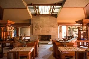 to make one s own form' Hollyhock House is a remarkable combination of house and gardens A series of rooftop terraces extend the living space and provide magnificent views of the Los Angeles basin
