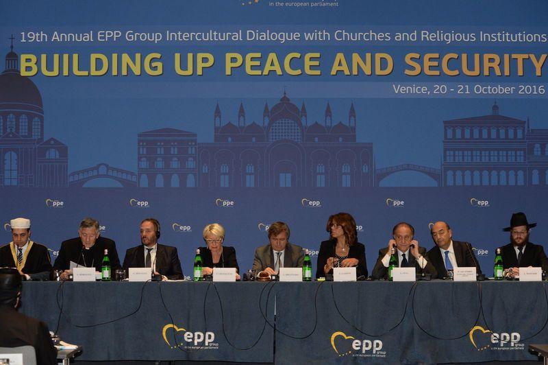 INSTITUTIONS BUILDING UP PEACE AND SECURITY FOR EUROPE AND ALL ITS NEIGHBORS Venice, 20-21 October 2016 Opening