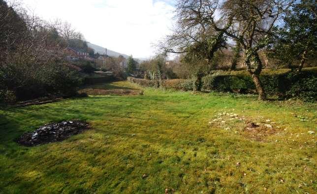 BUILDING PLOT AT SQUIRES MOUNT THE COMMON WELLINGTON HEATH HEREFORDSHIRE HR8 1LU Pughs ESTATE AGENTS & VALUERS Gavel House, Market Street, Ledbury, Herefordshire, HR8 2AQ Tel: (01531) 631122 Fax: