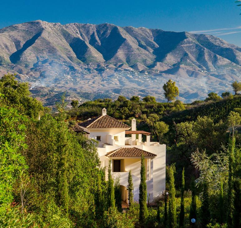 THE OAKHILL Situated amid beautiful natural scenery in the hills near Marbella, The Oakhill is a private estate just a short drive away from beaches, golf and lively local towns.