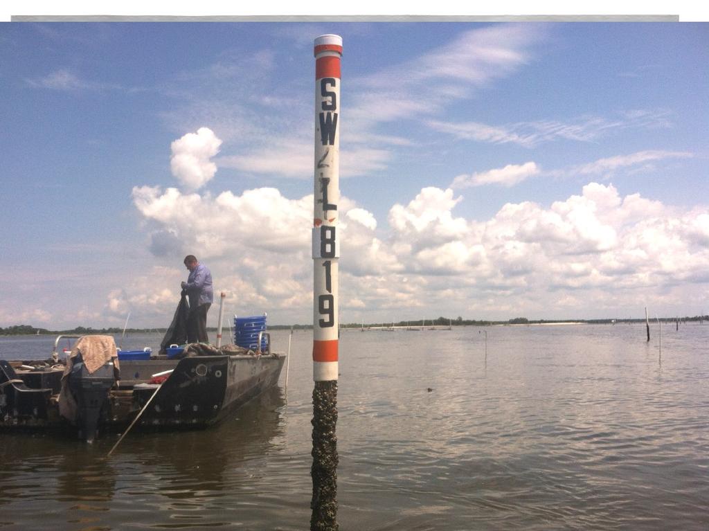 All aquaculture leases must be marked with signs, buoys or posts, depending upon the location of the lease parcel (markers must be consistent).