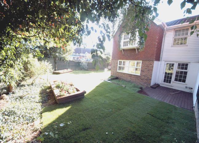 Description Rare opportunity to purchase this delightful Neo- Georgian Mews, located in the heart of Penenden Heath overlooking the Heath itself.