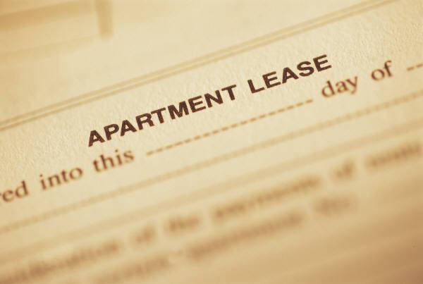 DON T SIGN UNLESS YOU UNDERSTAND Request a copy of the lease ahead of time Ask for help if you