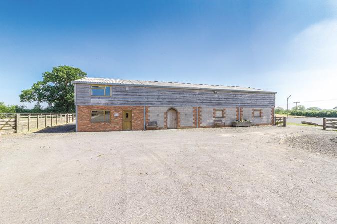 New Pond Farm, Poundon, Buckinghamshire OX27 9AY A superb modern equestrian facility located in the county of Buckinghamshire extending in all to 62.05 acres (25.