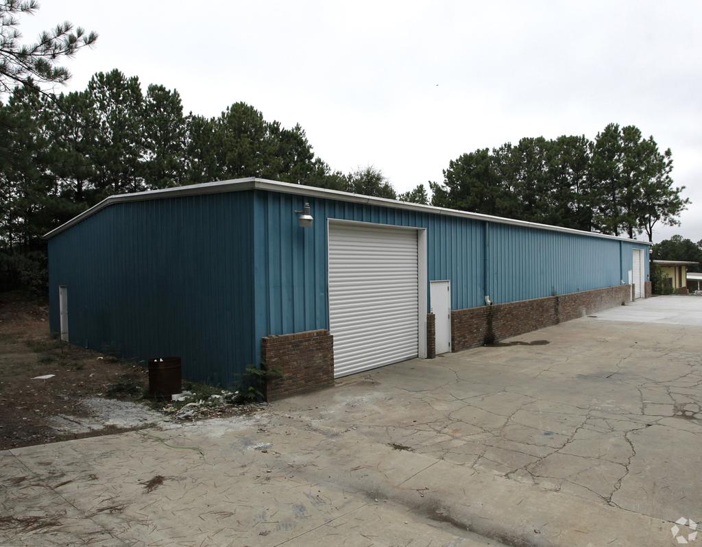 Single Tenant Industrial Building Executive Summary Single Tenant Warehouse Property 3040 Matlock Drive Kennesaw, Georgia 30144 +/- 6,000 sq ft available Freestanding Building Vacant Dimensions: