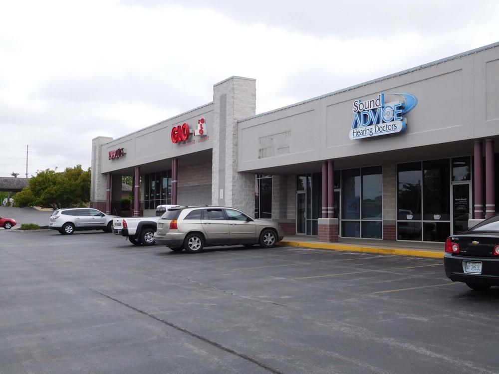 Retail Space for Lease Fox Grape Plaza 3250 E Battlefield Rd, Springfield, MO 65804 RETAIL PROPERTY Anchored by Price Cutter Plus Great