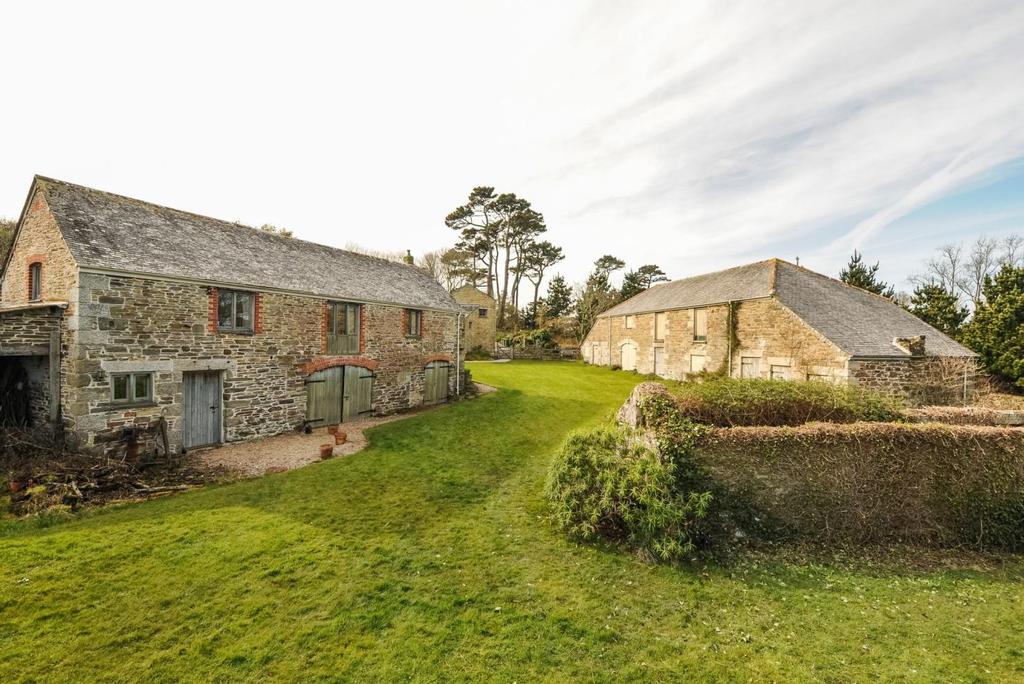 8 FOR SALE LEASEHOLD Nansidwell Farm is to be sold with the residue of a National Trust lease rather than being sold freehold and therefore represents an exceptional opportunity for those wishing to