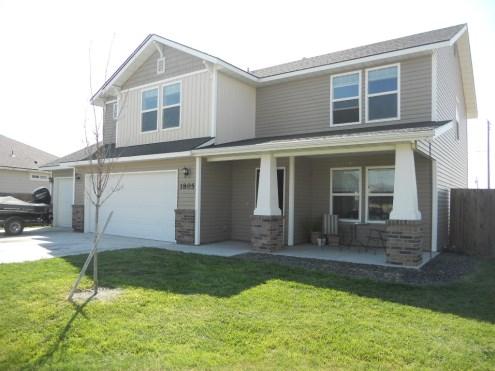 Gas fireplace, large yard, three car garage and so much more! New carpet in 2015. Lots of storage. This well maintained home is a must see. 1055 Teal Circle $163,900 4 beds 2.5 baths 2,410 sq. ft.