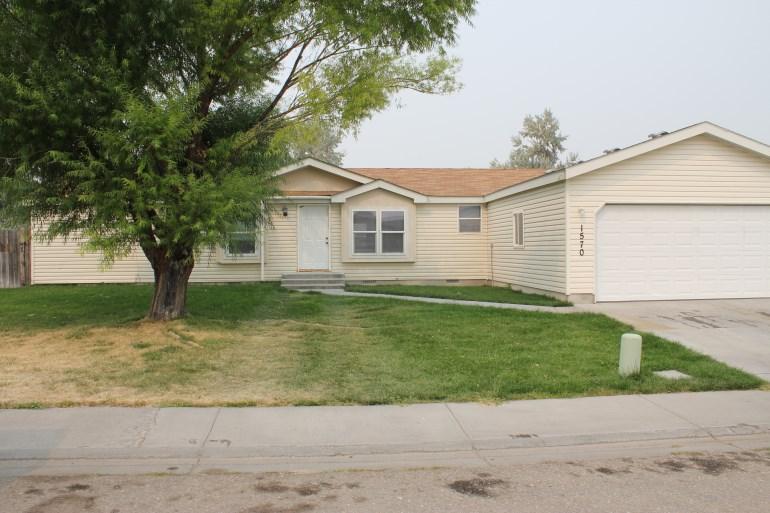 Seller is making repairs and replacing carpet throughout! Why pay rent when you can own this 835 S. Garrett St. $139,900 3 beds 2 baths 1,336 sq. ft.