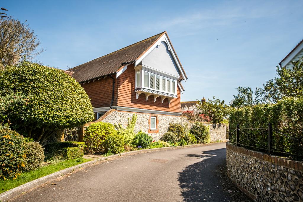 WELCOME TO ORIEL HOUSE BN7 4 BEDROOMS 3 BATHROOMS 2 LIVING ROOM 2851 SQ FT GARAGE & OFF STREET PARKING RODMELL Nestled in the picturesque village of Rodmell with views of the South Downs National