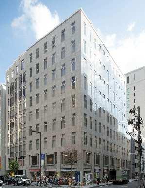 2-min walk from Tokyo Metro Gaienmae Station, and is adjacent to the Aoyama Suncrest Building owned by OJR.