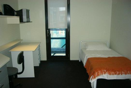 au Price per week: AUD 360 769 497 apartments 1, 2 bedroom or twin share spacious and modern apartments Staff available onsite 24/7 Rent includes: gas & contents