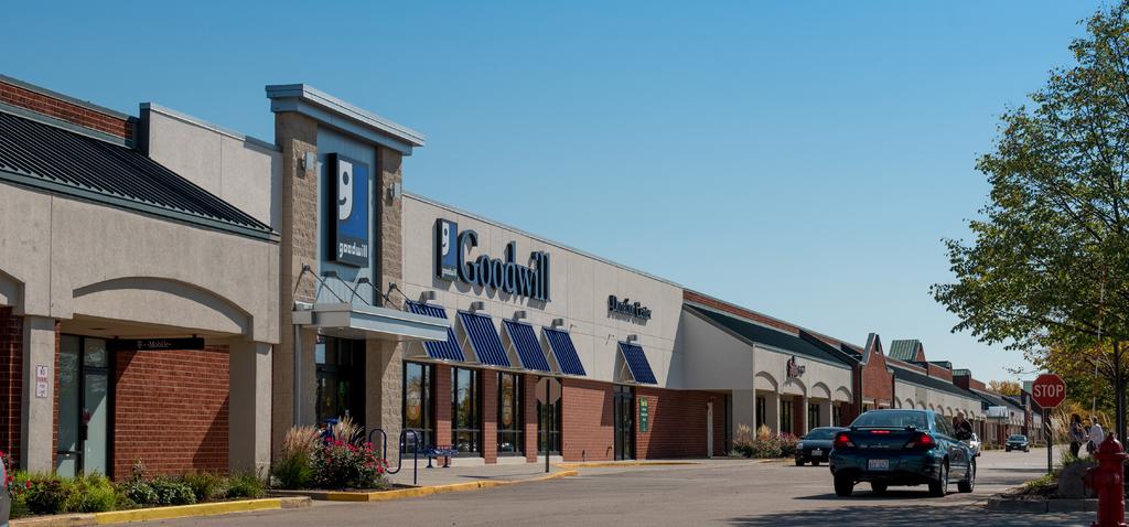 - a 224,464 square feet retail center located at the highly trafficked intersection of Rand Road and Dundee Road in Chicago s Northwest Suburbs.