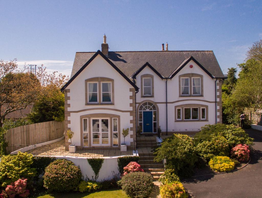 Sound View, 3 The Cranagh, Warren Road, Donaghadee BT21 0ET offers around 625,000 THE AGENTS PERSPECTIVE Set back off exclusive Warren Road, The Cranagh is a small collection of homes