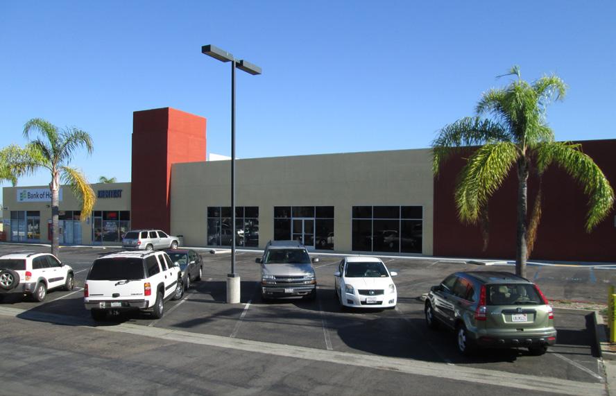 JUNIOR ANCHOR OPPORTUNITY ±10,388 SF For Lease Description: Rare junior anchor opportunity in a dense infill market; opportunity to rebrand center name.