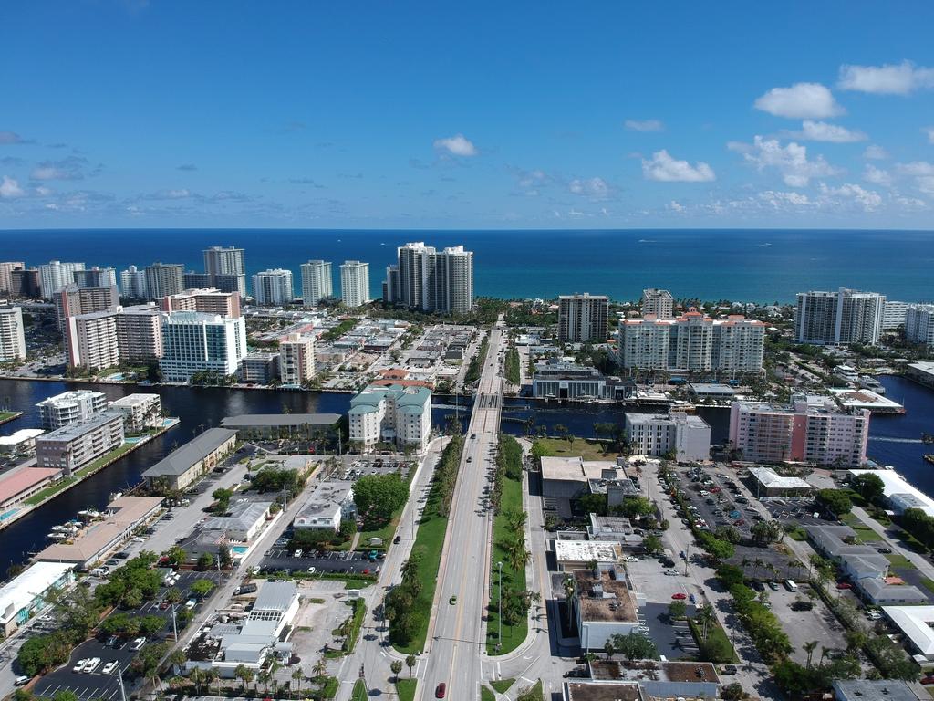 MEDICAL AND EXECUTIVE SUITES FOR LEASE 3521 W BROWARD BLVD CITY OF FORT LAUDERDALE Encompassing approximately 36 square miles with an estimated population of 176,747, Fort Lauderdale is the largest