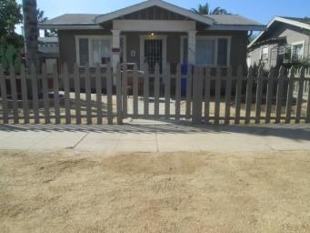 27 House 92116 Fenced yard, off street parking for 2, laundry in unit RENTAL AVERAGES UNIT MIX 1 Bed 1 Bath 2 Bed 1 Bath