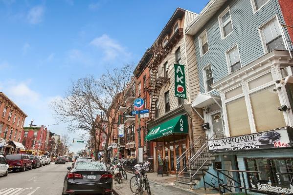 Purchase Price: $6,395,000 Executive Summary: Premium Flagship Retail & Mixed Use Property for Sale. Located in North Williamsburg s Highest Priced Retail & Residential Corridors.