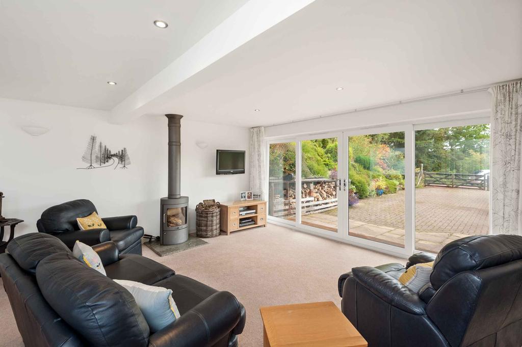 Description The Cleugh is a superb detached house in a spectacular and private setting overlooking the North Esk Valley within attractive gardens and grounds of approximately 2.4 acres.