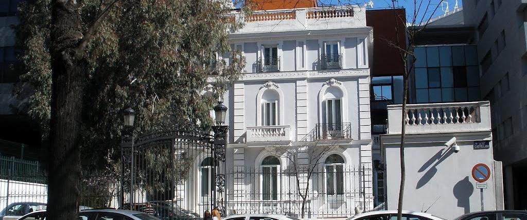 INVESTMENT SUMMARY Starting selling price is a starting price of the public auction Refurbished classical palace over four storeys with a total built area of 1,080 m² on a 731 m² plot.