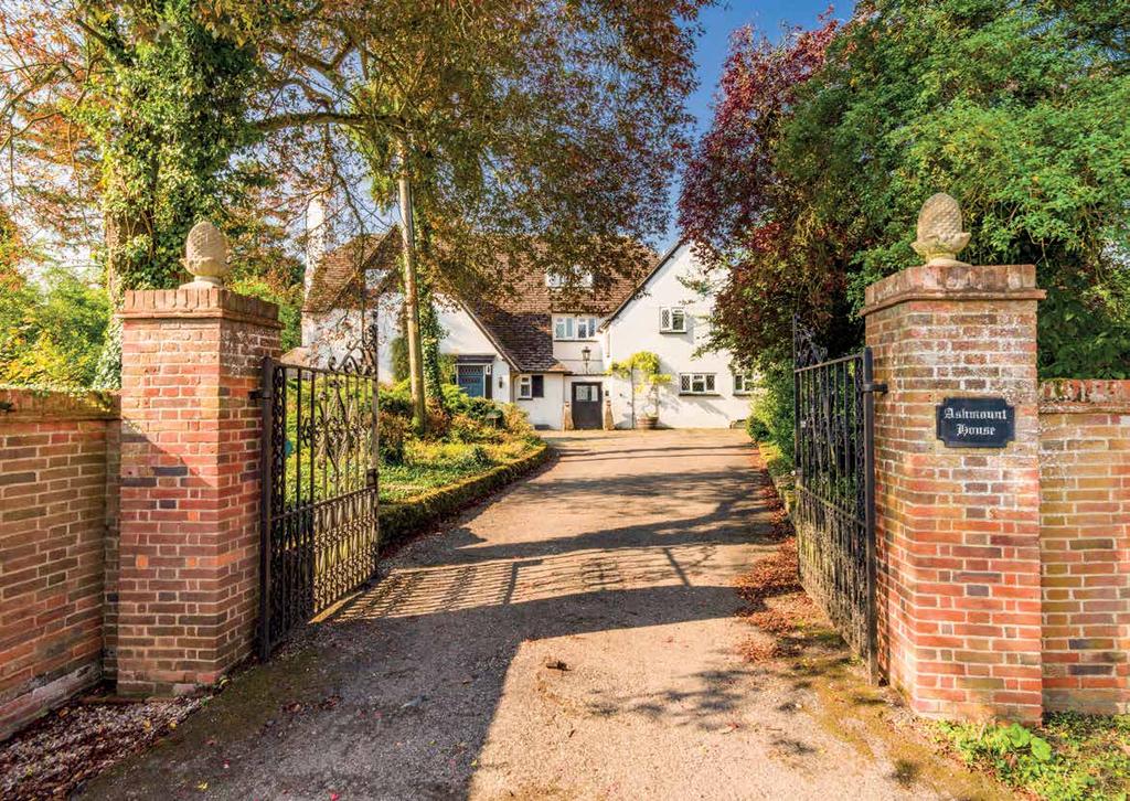 LOCATION The Thameside village of South Stoke situated between Reading and Oxford, lies on the East bank of the river, set between the Berkshire Downlands and the Chilterns in Oxfordshire in the wide