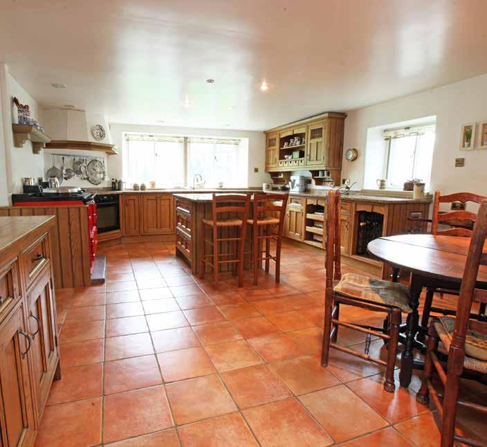 DESCRIPTION Peglant Farm is a lovely light farmhouse with some fine period features including stone fireplaces, mullioned windows, beamed ceilings and walls.