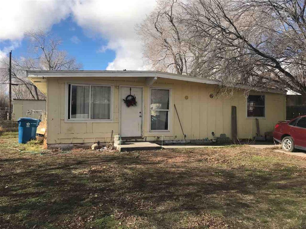 Brand new Hickory Cabinetry, Stainless steel appliances, new light fixtures, tile flooring, 2 year old carpet, new shed in back yard, and great utility costs!