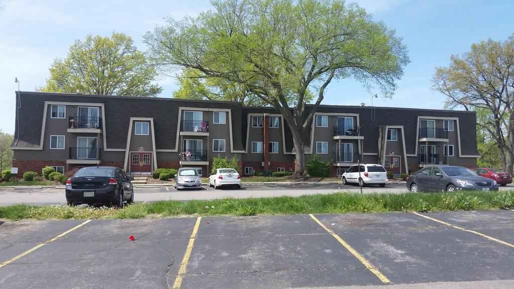 EXCLUSIVE MULTI-FAMILY OFFERING Stoneybrook Apartments 2405-2413 NE 43 rd Street Kansas City, MO