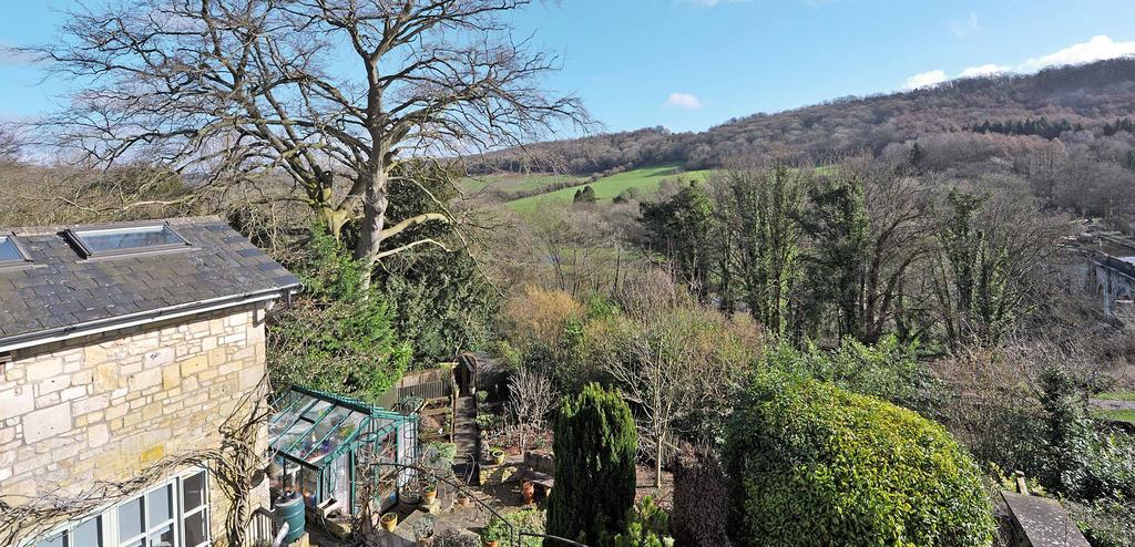 Bassett Coach House claverton, bath, ba2 7bl A spacious Grade II listed former coach house offering 3,678 sq ft accommodation along with stunning views across the Limpley Stoke valley Reception hall
