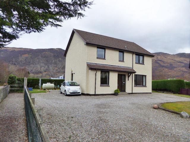 com Glenbervie, 13, Achnalea, North Ballachulish, Onich, Fort William Beautiful four bedroomed family home situated behind the shores of Loch Leven boasting a fabulous position