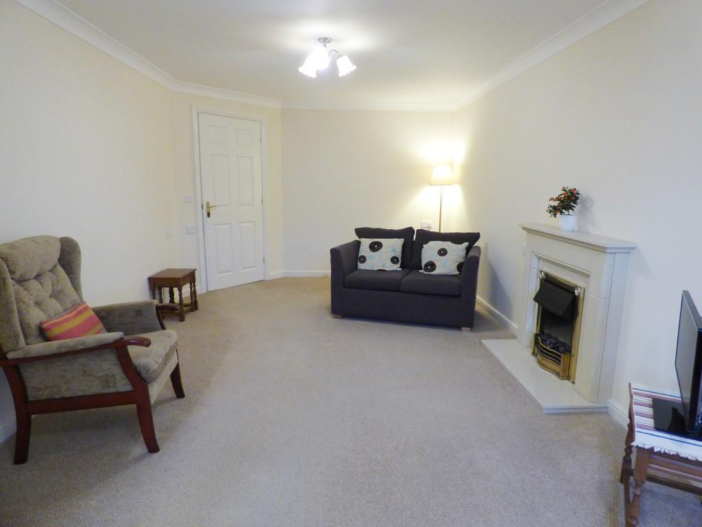 28 Hornbeam Court Oxford Avenue Guiseley LS20 9BW A LOVELY FIRST FLOOR RETIREMENT APARTMENT WITH LIFT ACCESS FORMING PART OF THIS IMPRESSIVE DEVELOPMENT AND BEING IDEALLY SITUATED WITHIN WALKING