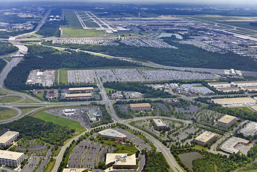 Reston (6 Miles) Washington Dulles International Airport (3 Miles) 267 Dulles Toll Road Su lly Ro ad 28 267 606 Old Ox Road Pa cifi cb ou lev ard SUPERIOR LOUDOUN COUNTY FUNDAMENTALS With a strong