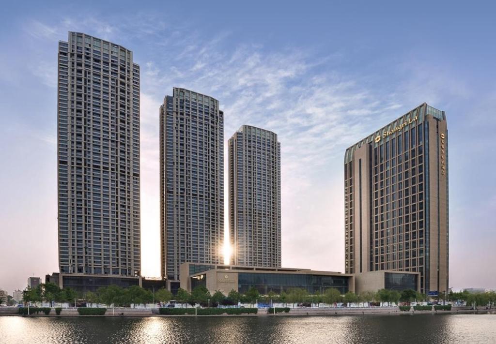 h. Tianjin Kerry Centre Ph 1 Arcadia Court T1-3 (residential for sale) Prime location with direct access to Metro Line 9 Shangri-La Hotel Riverview Place (shopping mall) Mixed-used development