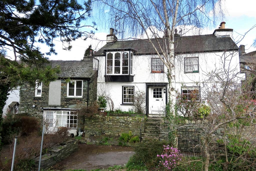 PROSPECT HOUSE & COTTAGE OIEO 550,000 Ambleside, Lake District National Park, LA22 9EB In an elevated position within the heart of the Lake District town of Ambleside and enjoying some splendid views