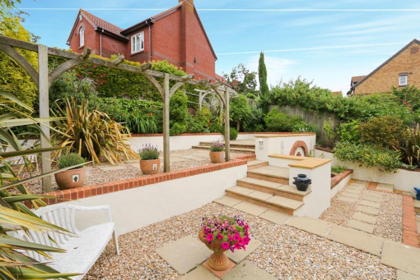 the location Teignmouth has a great deal to offer, not least its superb sandy beach, award winning children s play area and the nearby golf courses.