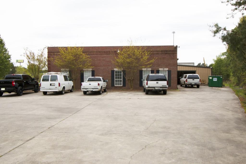 Executive Summary Office Space With Warehouse 5,000 SF 5,000 SF office space and warehouse with two roll-up doors 3 brick sides Upscale finishes with crown molding, tray ceiling and large offices