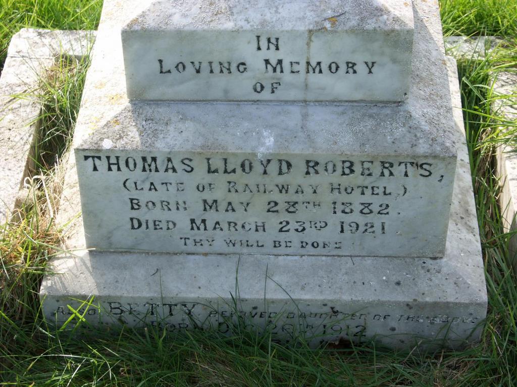 IN LOVING MEMORY OF THOMAS LLOYD ROBERTS (LATE OF RAILWAY HOTEL) BORN MAY 28 th 1882 DIED MARCH