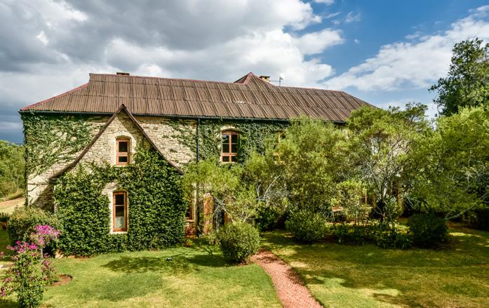 Situated on an expansive 81.39 acre (32.94 ha) piece of ranch land just outside Nanyuki is Uligani House a very impressive and elegant home.