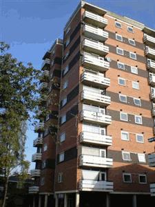 Flat Ascot Court Bury New Road M7 2DB East Salford 6177 C 80.58 per week This property is a flat high rise located in East Salford. Comprising of 1 bedroom, unfurnished and has gas central heating.