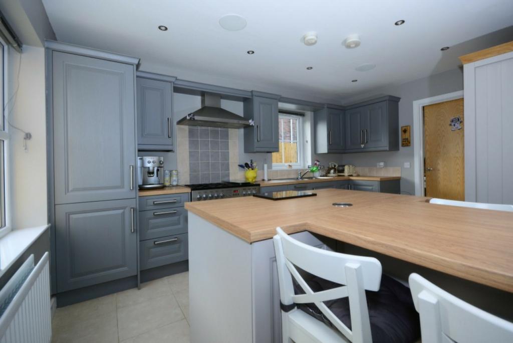An excellent opportunity to purchase a recently built and exceptionally well presented and finished 4 bedroom detached villa, pleasantly situated on a corner site, within the "Brokerstown Village"