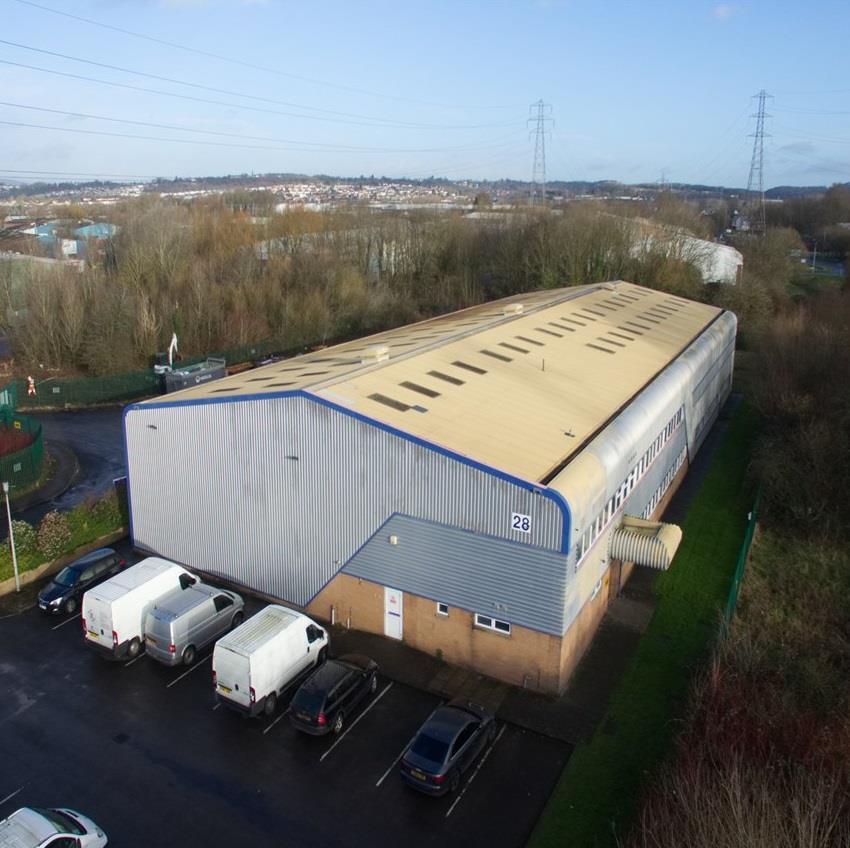 UniUnit 28 Clearwater Road, Queensway Meadow Industrial Estate, New- Investment Summary Modern detached industrial unit extending to 14,703 sq ft (1,366.