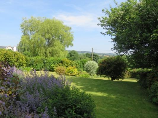Description: Hunt's Meadow is an individual detached bungalow occupying an excellent location on the edge of the bustling moorland town of Moretonhampstead in the heart of the Dartmoor National Park.