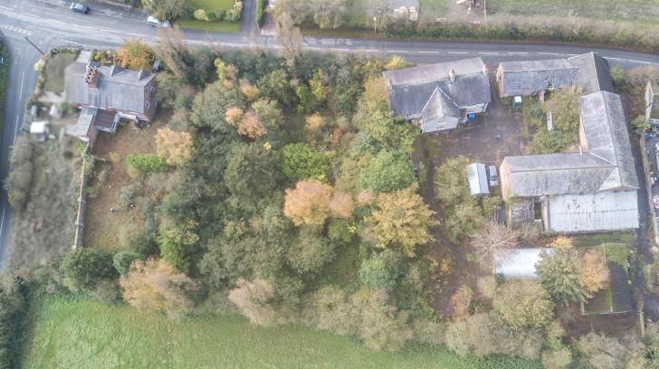 1m LOT 3 BUILDING PLOTS WINDMILL FARM (shown green on plan) Situated immediately to the south of Lot 2 is a former garden/orchard to Windmill Farmhouse extending to 0.