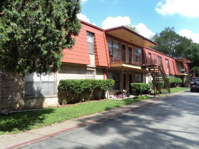 MULTIFAMILY INVESTMENT OPPORTUNITY DOVER APARTMENTS 4137 Dover Avenue Houston, Texas 77087 Residents enjoy